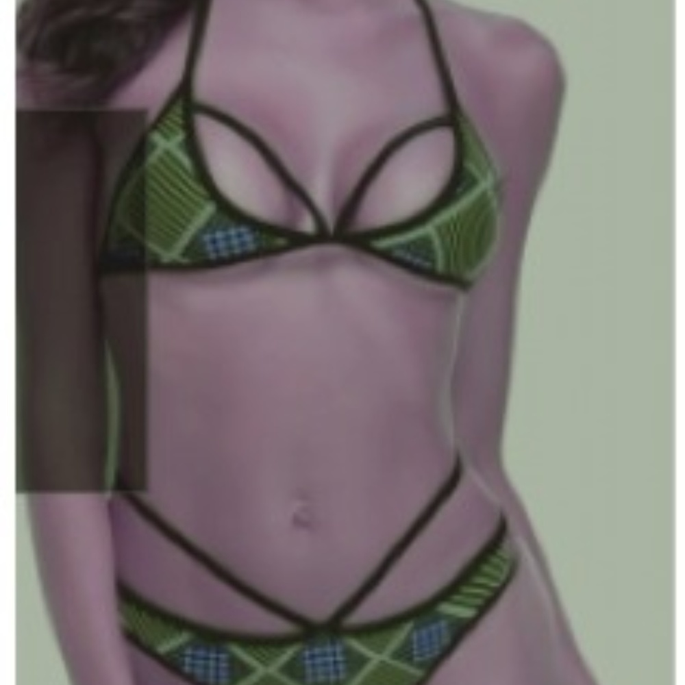 🕶 2 toned, 🔥 sexy, strappy bikini!